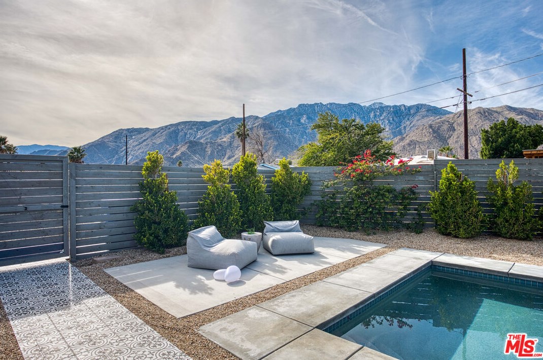 500 Palm Vista Dr, Palm Springs CA  92262-1495 exterior
