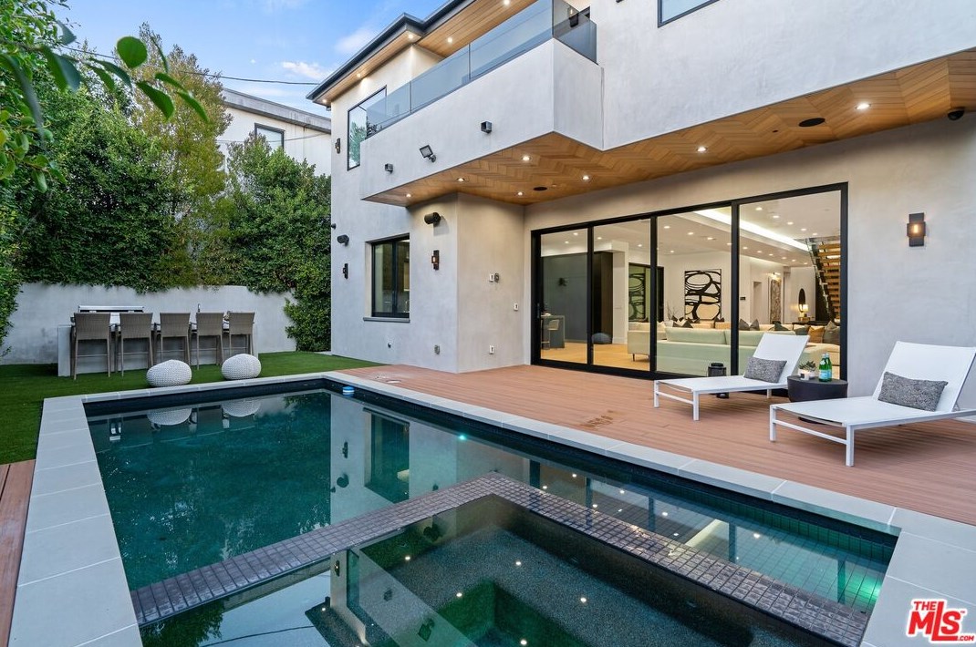 833 Spaulding Ave, Los Angeles CA  90036-4607 exterior