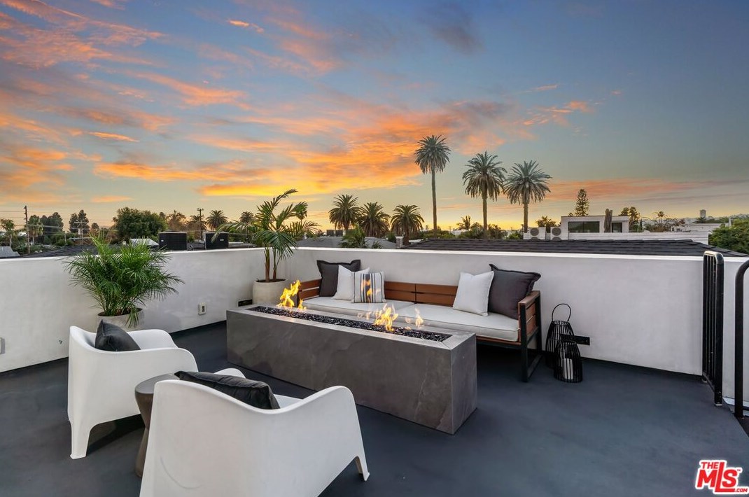 833 Spaulding Ave, Los Angeles CA  90036-4607 exterior