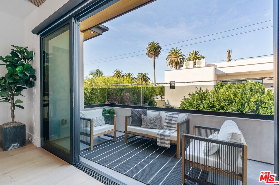 833 Spaulding Ave, Los Angeles CA  90036-4607 exterior