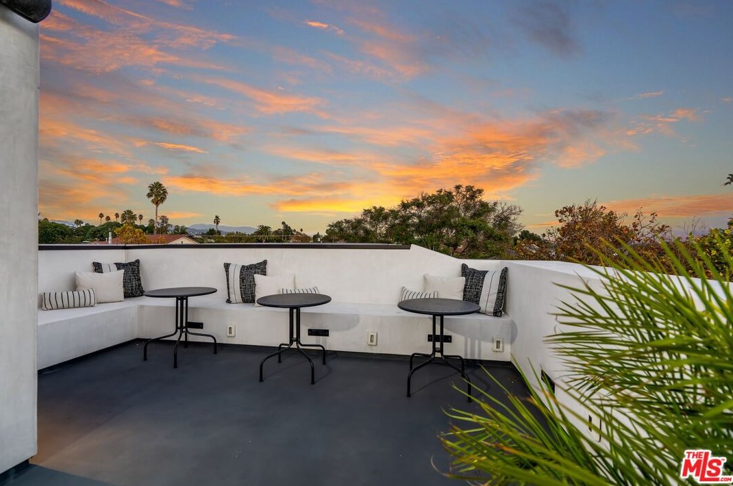 833 Spaulding Ave, Los Angeles CA  90036-4607 exterior