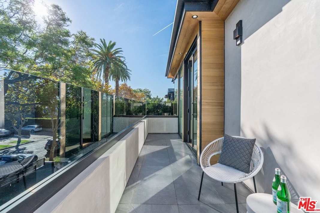 833 Spaulding Ave, Los Angeles CA  90036-4607 exterior