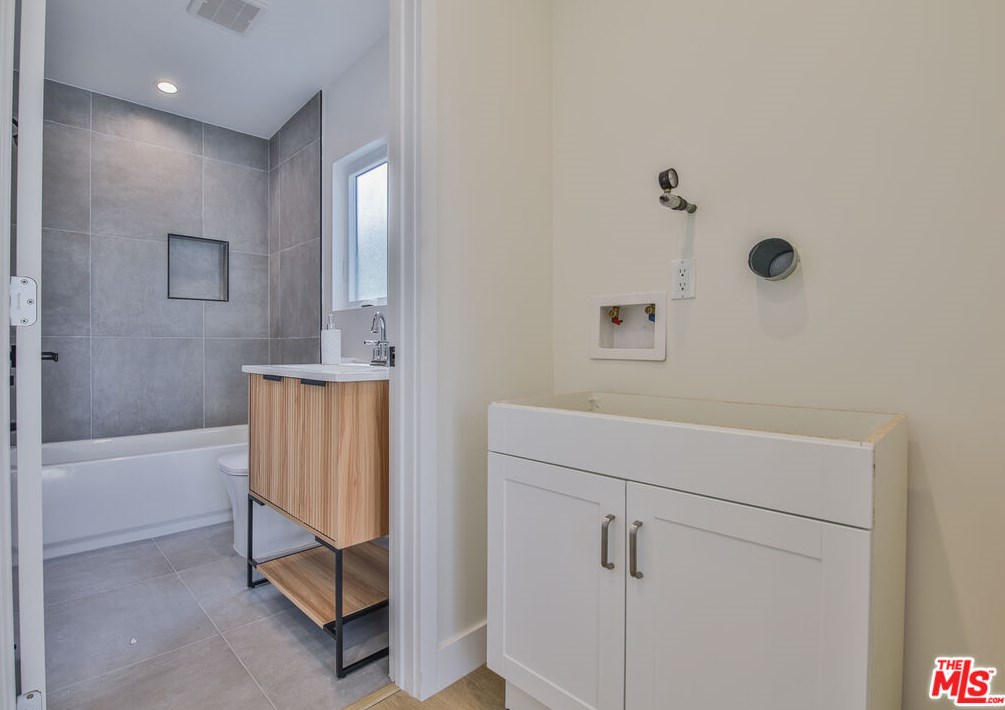 10836 Lawler St, Los Angeles CA  90034-5413 exterior