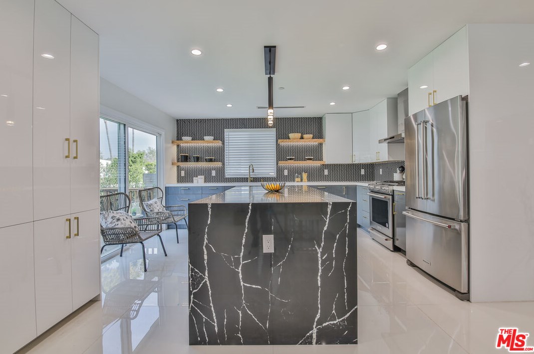 10836 Lawler St, Los Angeles CA  90034-5413 exterior