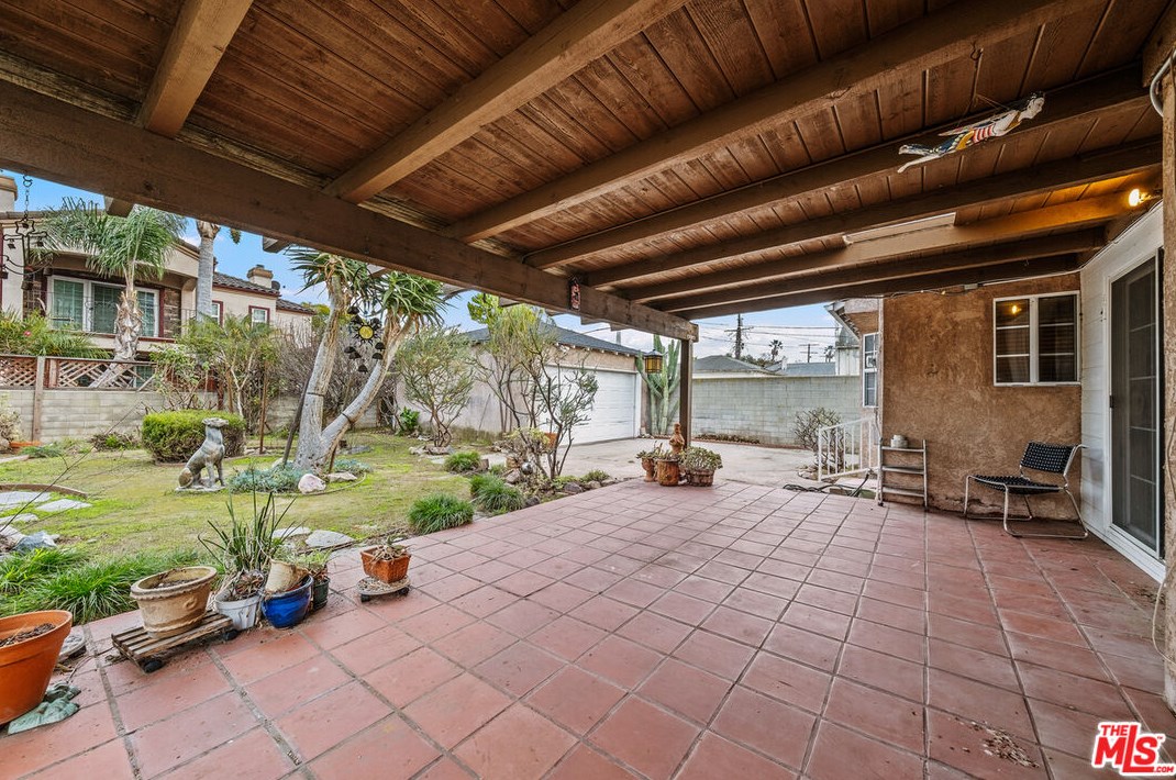 3850 Grayburn Ave, Los Angeles CA  90008-1941 exterior