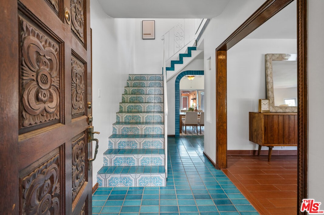 1328 Randall St, Glendale, CA 91201-2724