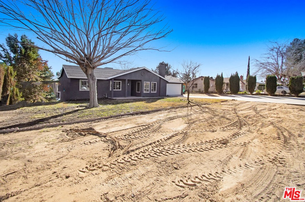 10735 Lincoln Ave, Hesperia, CA 92345-2413