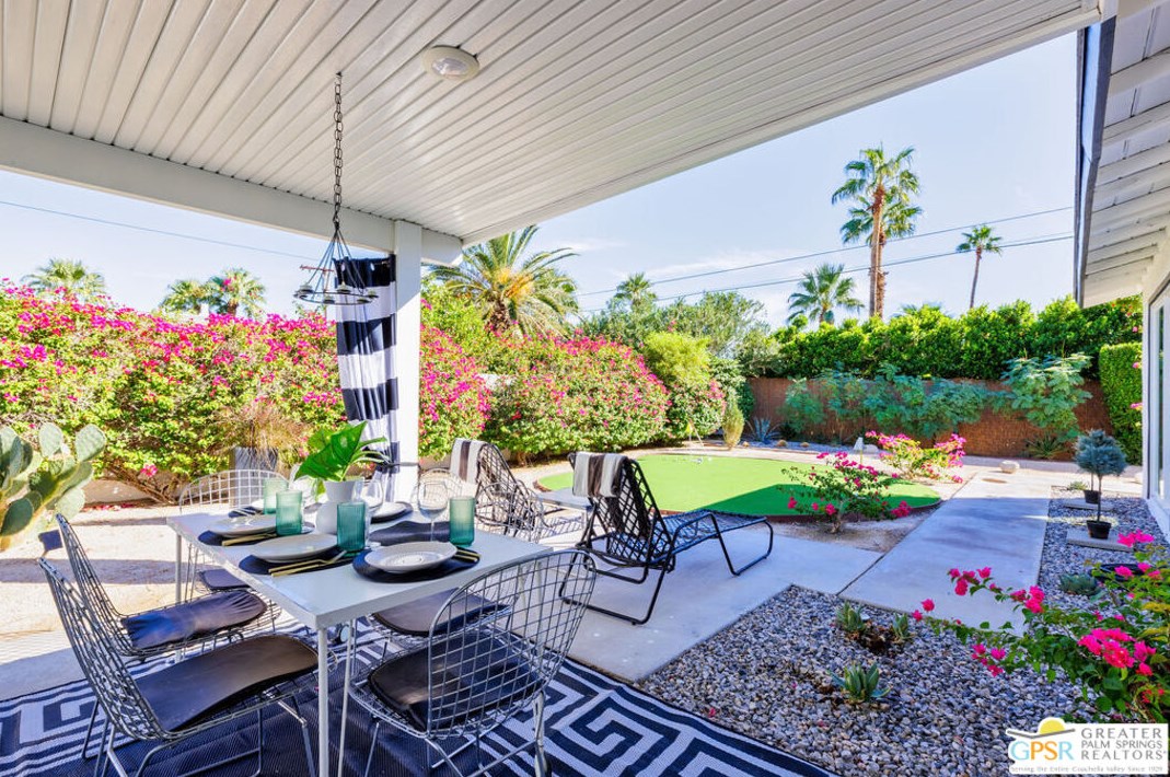2221 Francis Dr, Palm Springs CA  92262-2553 exterior
