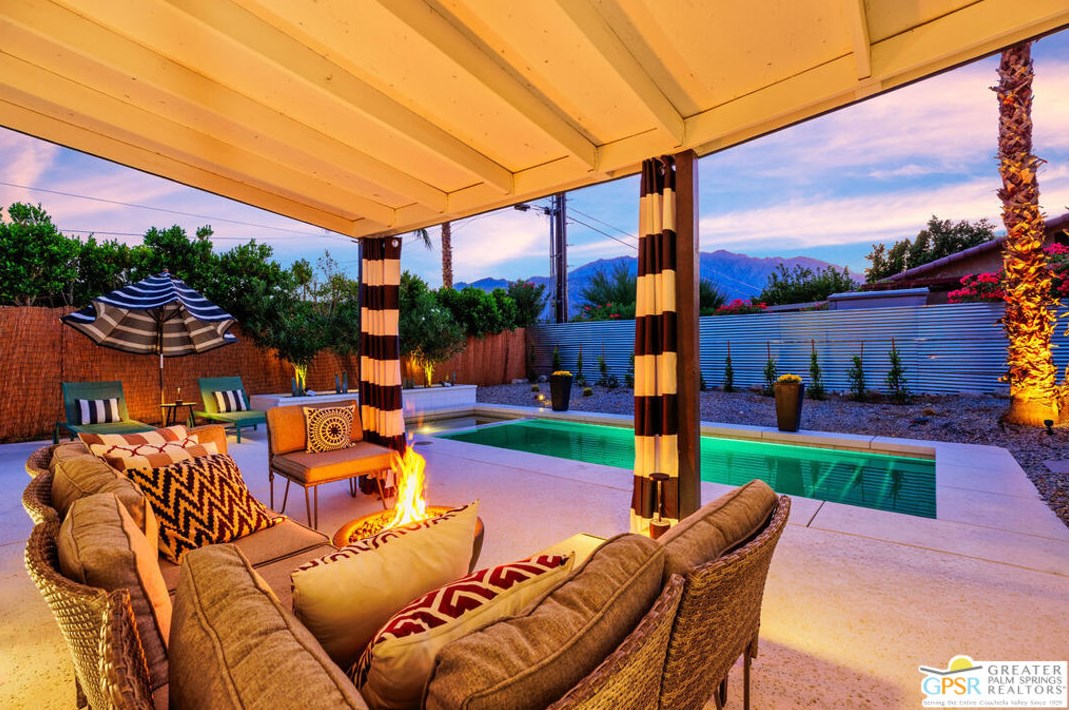 2221 Francis Dr, Palm Springs CA  92262-2553 exterior