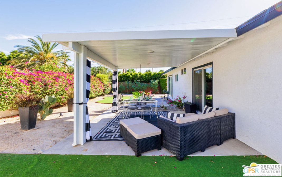 2221 Francis Dr, Palm Springs CA  92262-2553 exterior