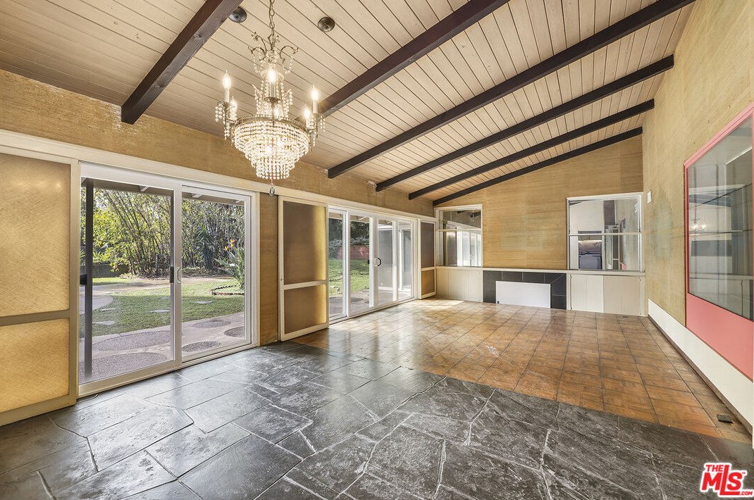 1216 Riv Ln, Santa Ana CA 92706-1425 exterior