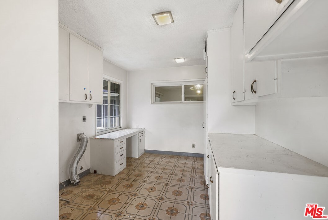 1216 Riv Ln, Santa Ana CA 92706-1425 exterior