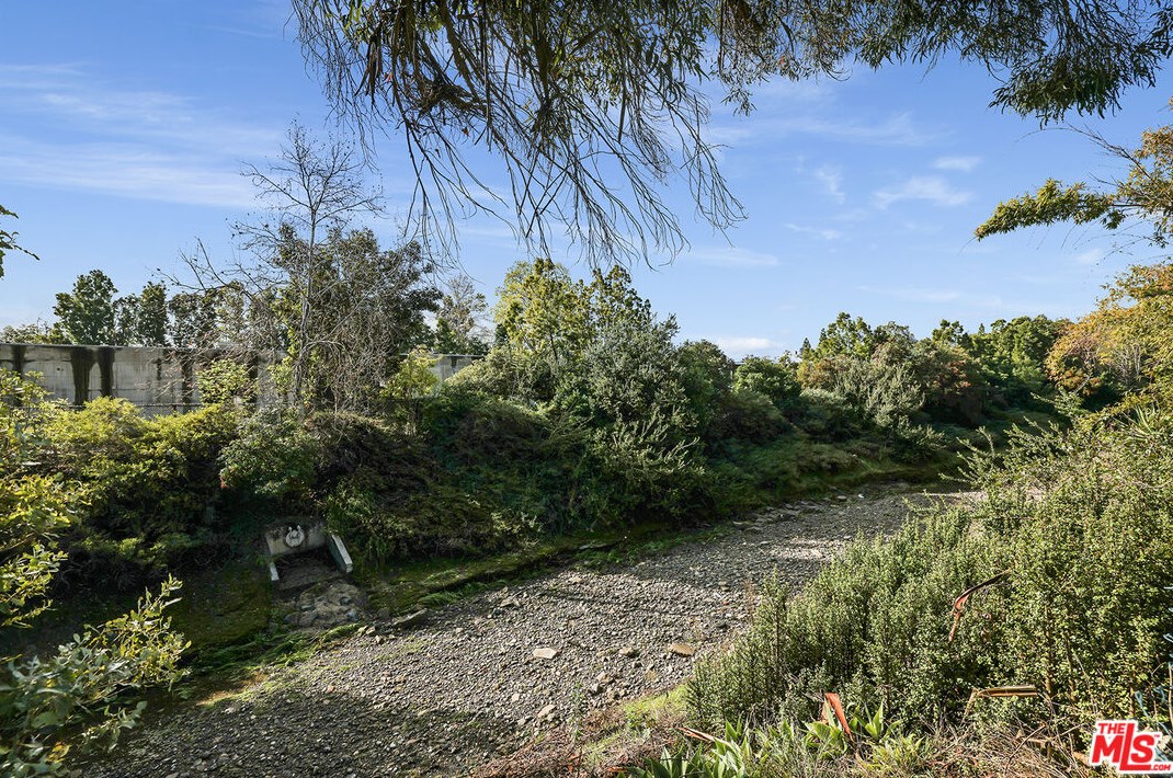 1216 Riv Ln, Santa Ana CA 92706-1425 exterior