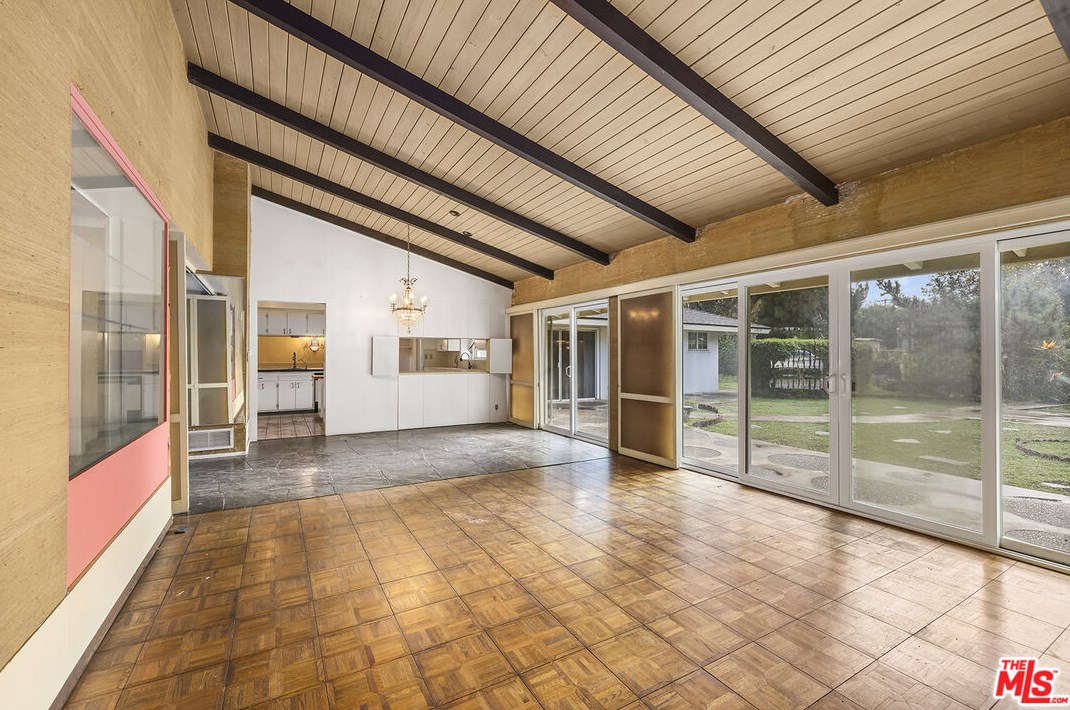 1216 Riv Ln, Santa Ana CA 92706-1425 exterior