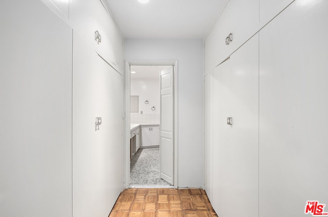 1216 Riv Ln, Santa Ana CA 92706-1425 exterior