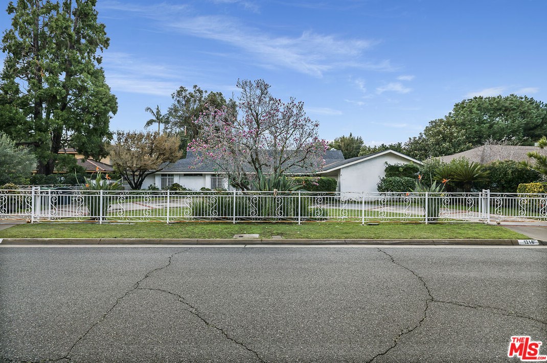 1216 River Ln, Santa Ana, CA 92706-1425