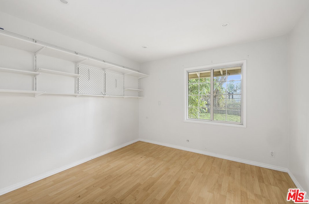 1216 Riv Ln, Santa Ana CA 92706-1425 exterior