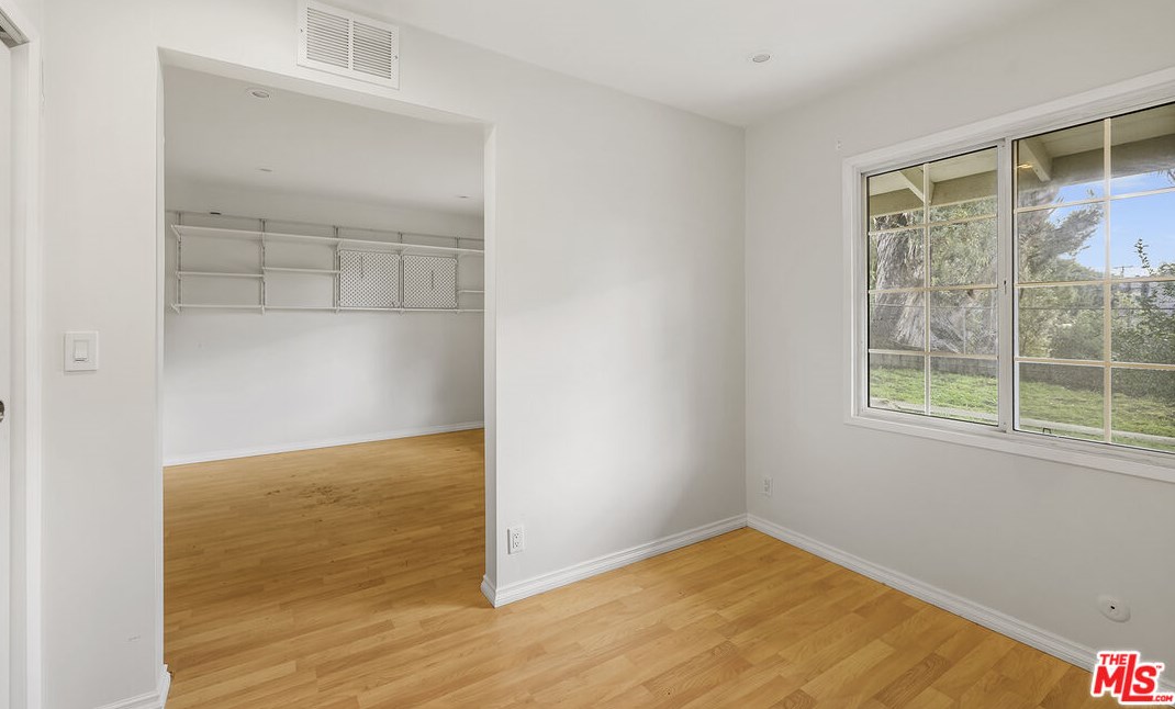 1216 Riv Ln, Santa Ana CA 92706-1425 exterior