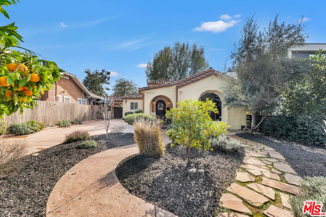 11242 Kling St, North Hollywood, CA 91602