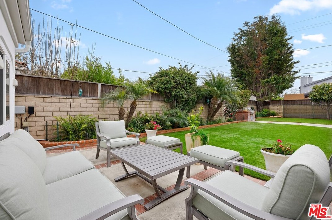 942 25th St, Santa Monica, CA 90403-2110