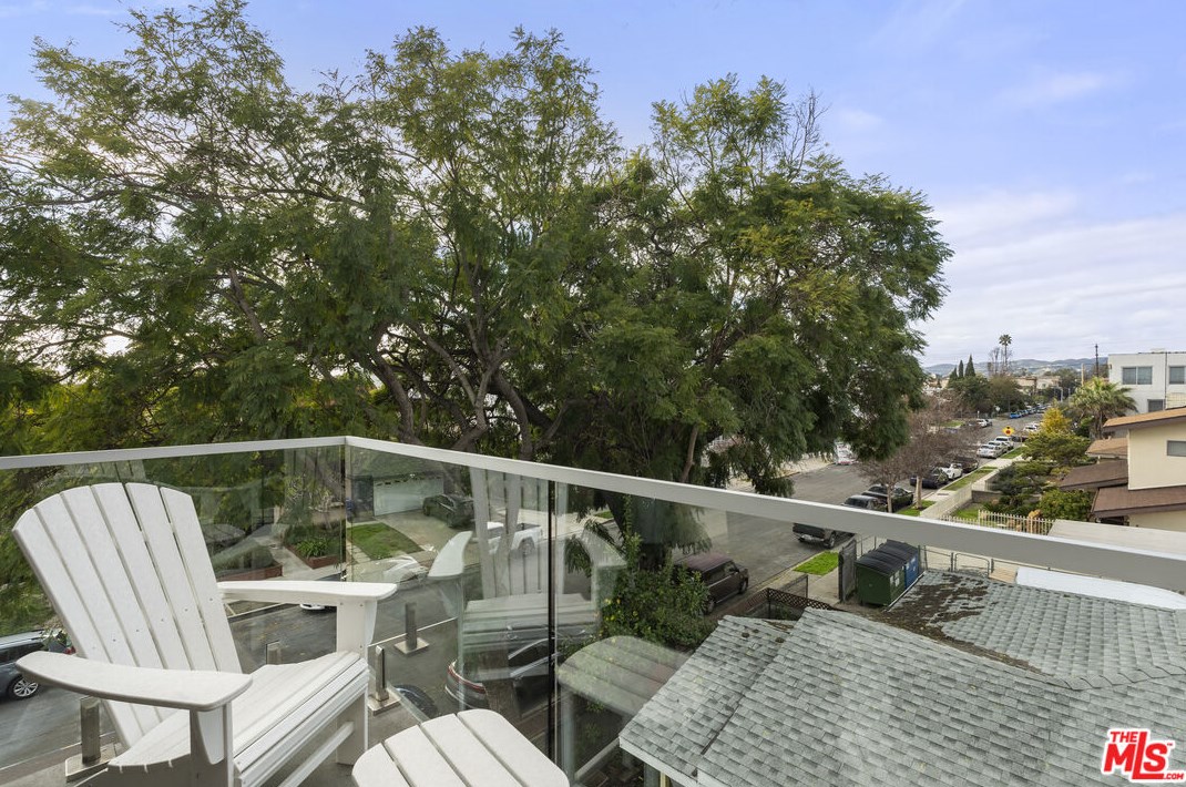 1960 Corinth Ave, Los Angeles CA  90025-5511 exterior