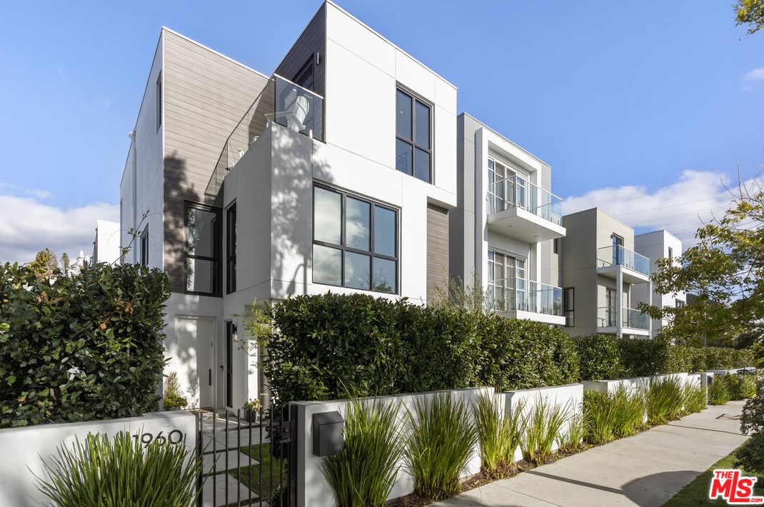 1960 Corinth Ave, Los Angeles CA  90025-5511 exterior