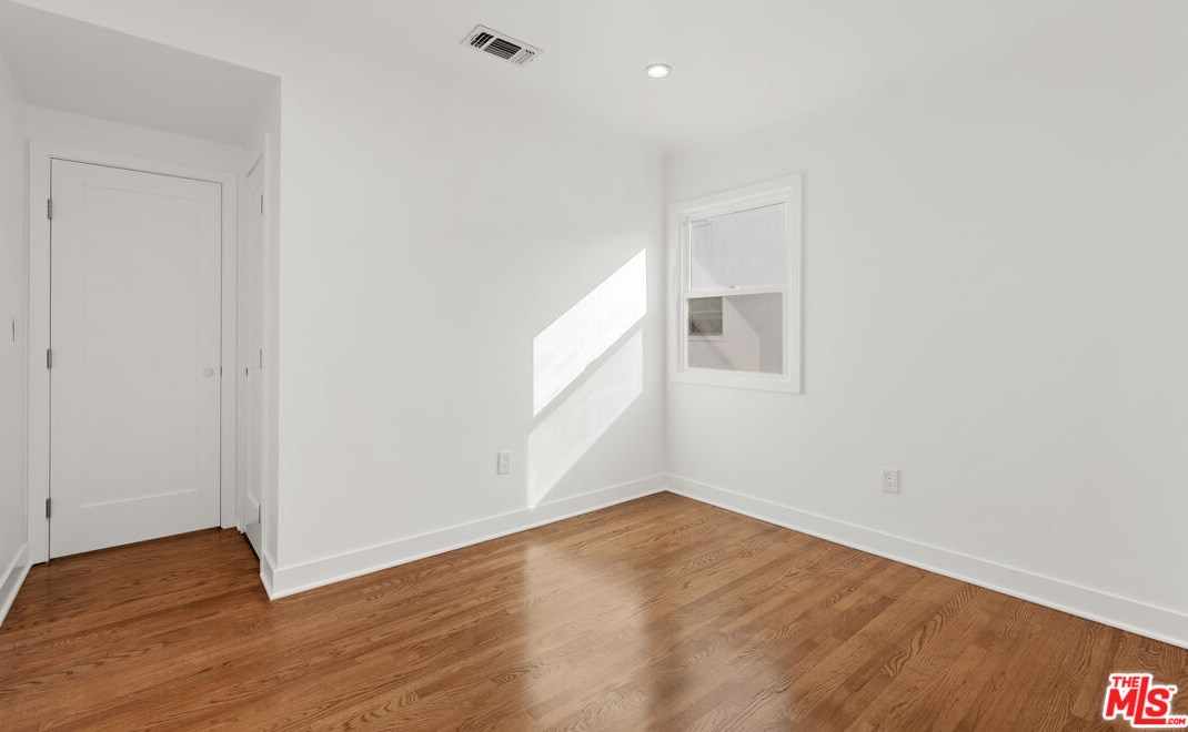 7807 Naylor Ave, Los Angeles CA  90045-2908 exterior