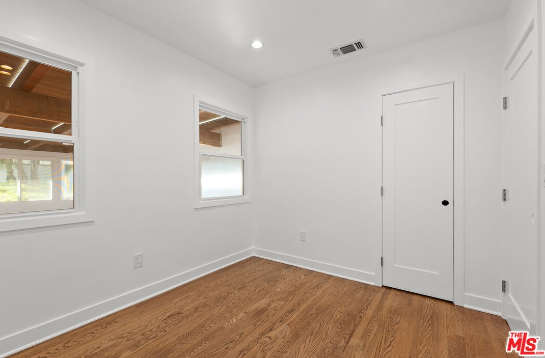 7807 Naylor Ave, Los Angeles CA  90045-2908 exterior