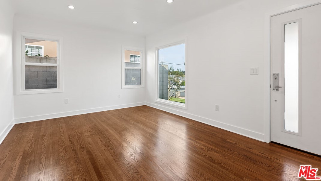 7807 Naylor Ave, Los Angeles CA  90045-2908 exterior