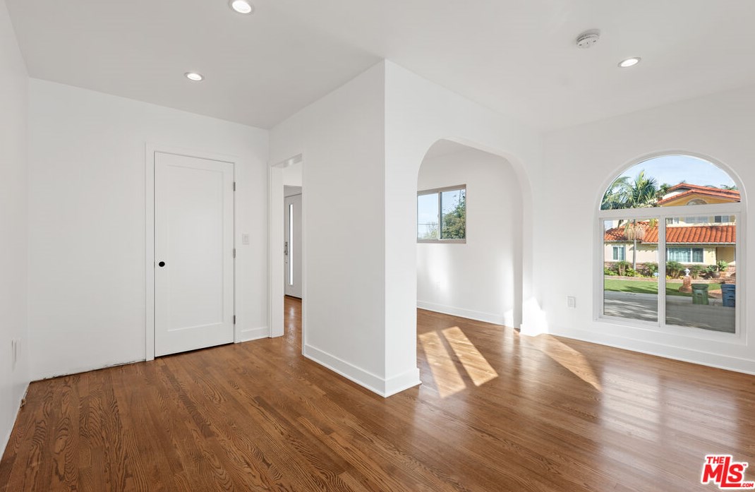 7807 Naylor Ave, Los Angeles CA  90045-2908 exterior