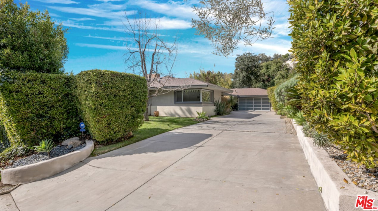 1835 Doheny Dr, Los Angeles, CA 90069-1150