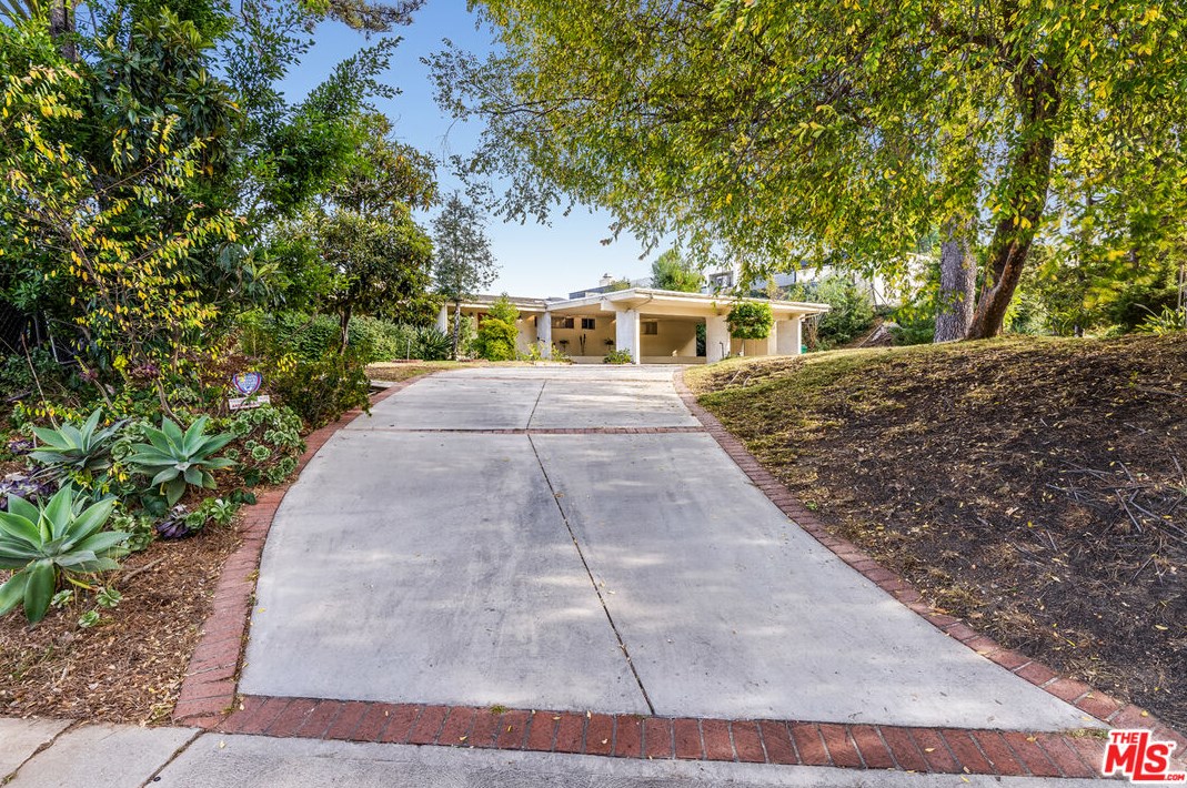 1950 Carla Ridge, Beverly Hills, CA 90210