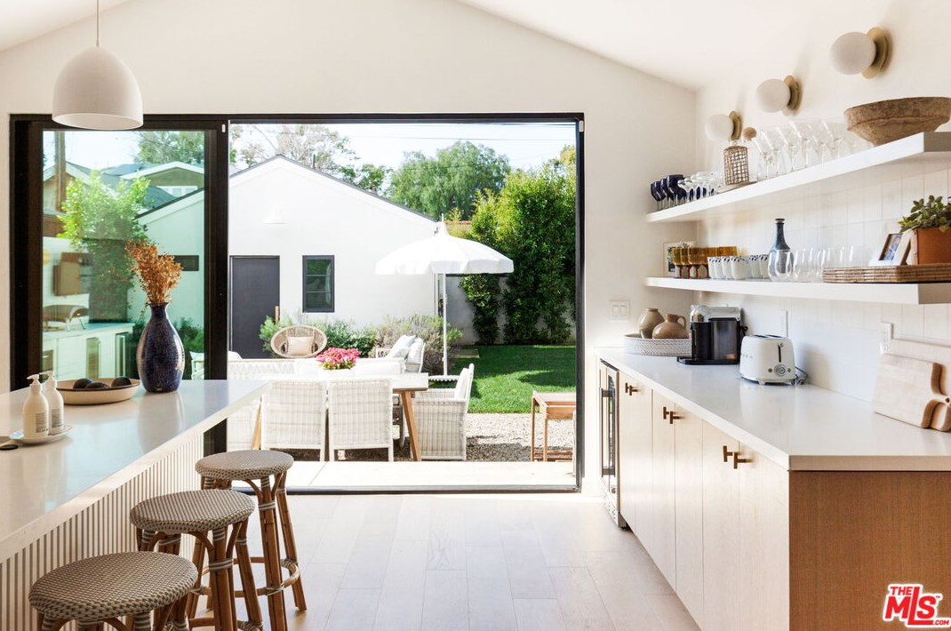 3847 Berryman Ave, Los Angeles CA  90066-4015 exterior