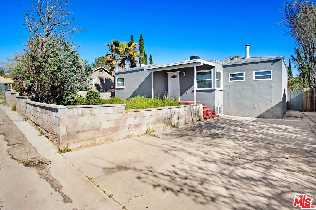 16744 Verde St, Victorville, CA 92395-3913