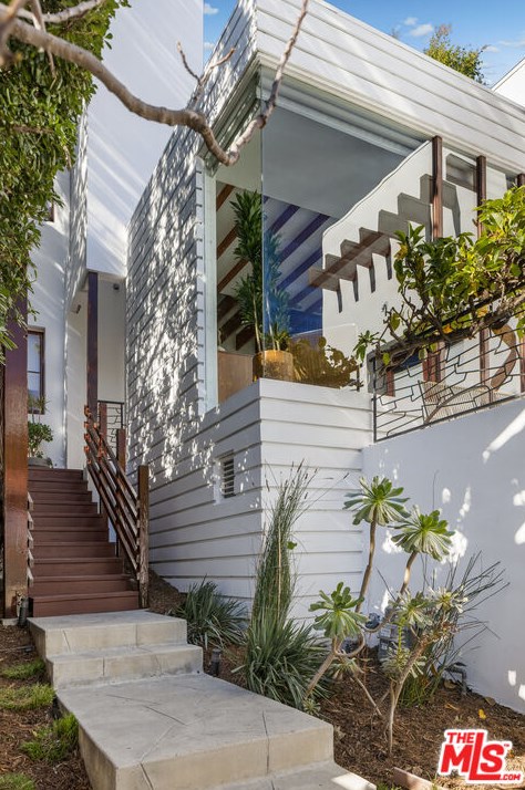 1721 Redcliff St, Los Angeles, CA 90026-1131