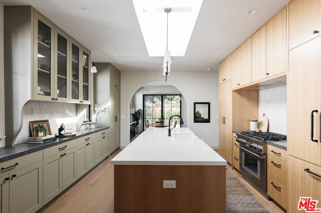 3717 Glenfeliz Blvd, Los Angeles CA  90039-1705 exterior
