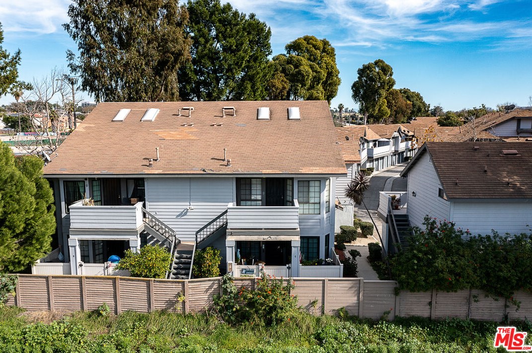 895 34th St, Long Beach, CA 90806-1279