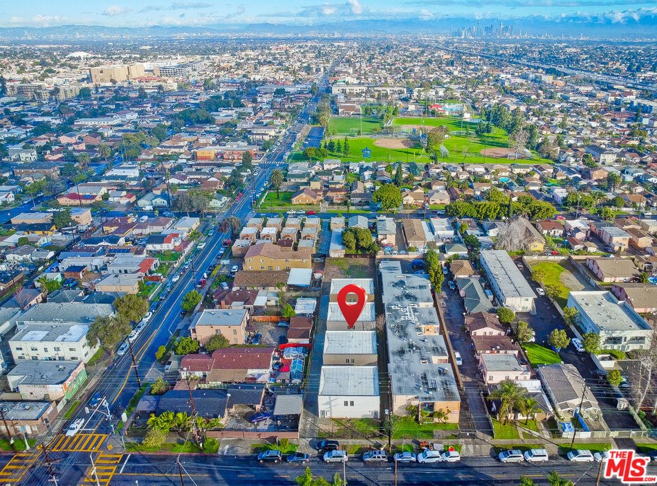 649 92nd St, Los Angeles, CA 90002-1630