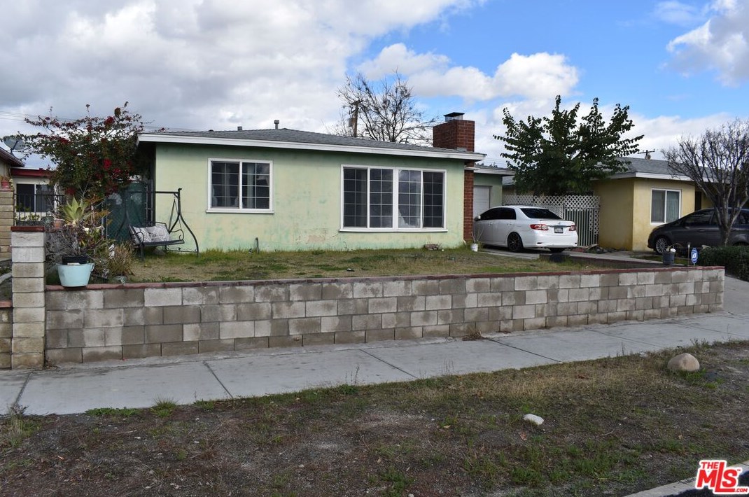 427 F St, Colton, CA 92324-3030