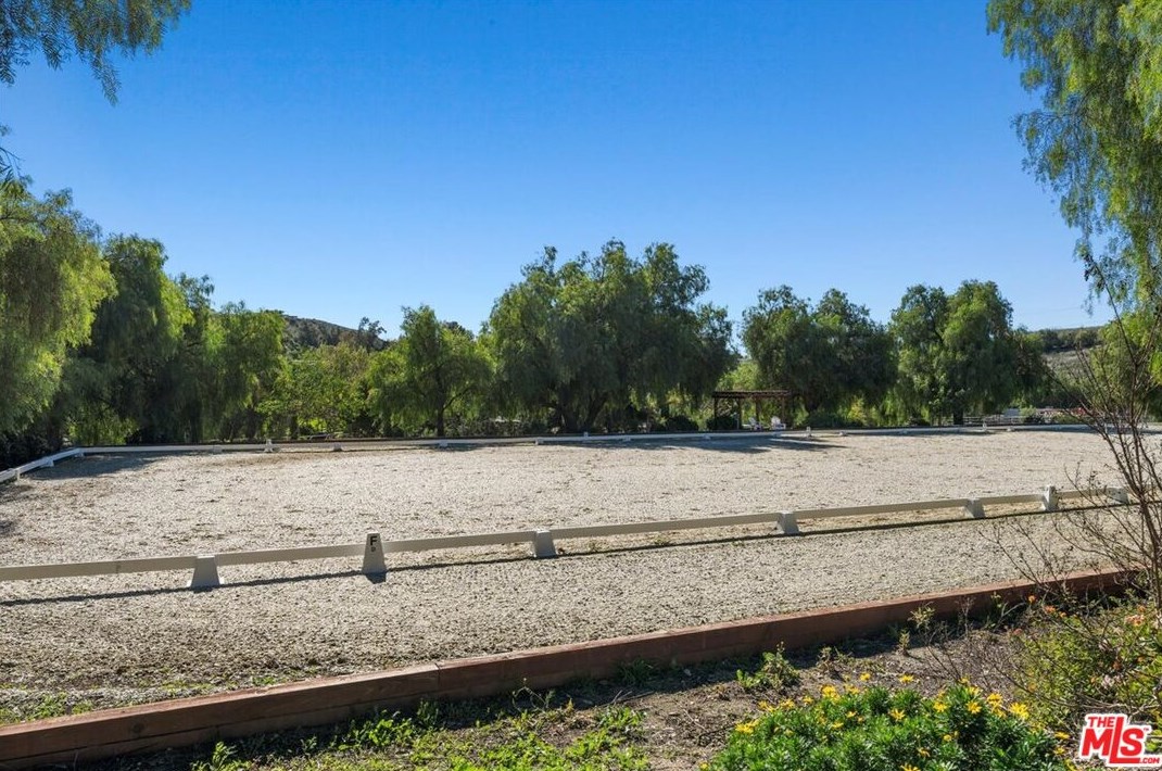 15606 Tierra Rejada Rd, Moorpark, CA 93021-8729