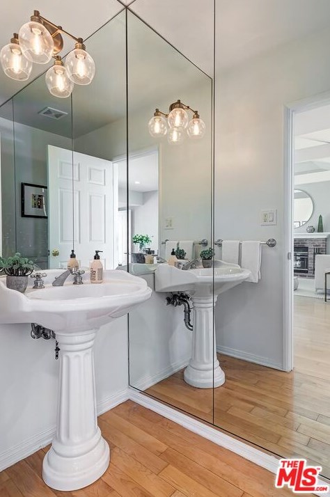 10542 Butterfield Rd, Los Angeles CA  90064-4406 exterior