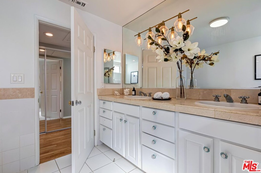 10542 Butterfield Rd, Los Angeles CA  90064-4406 exterior