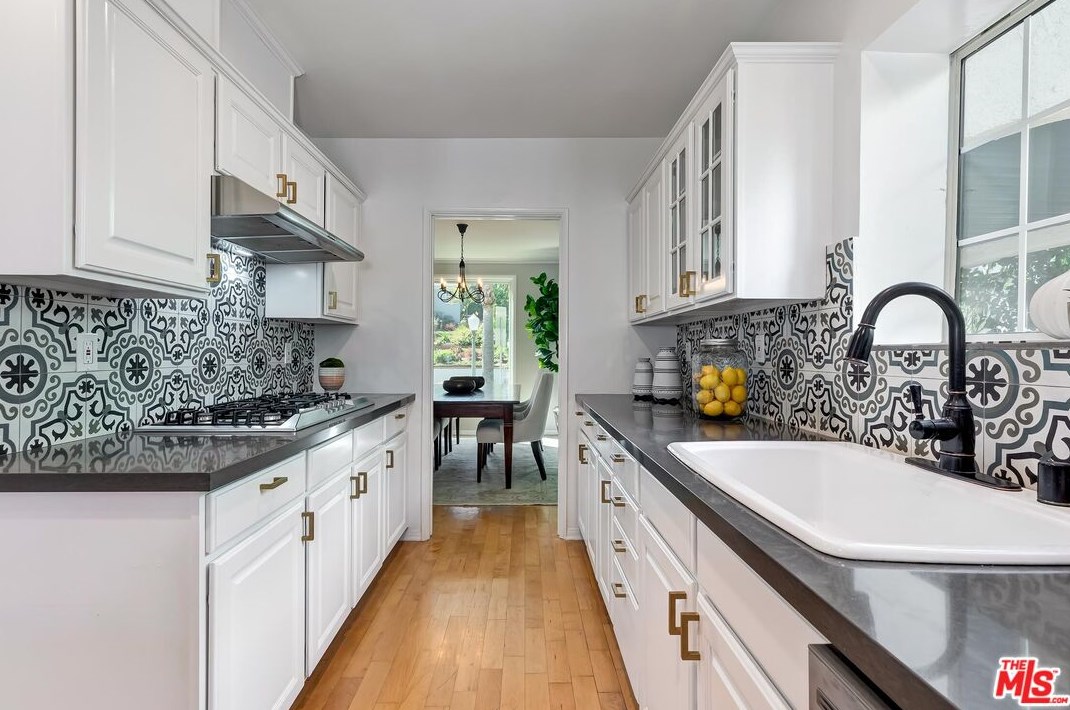 10542 Butterfield Rd, Los Angeles CA  90064-4406 exterior