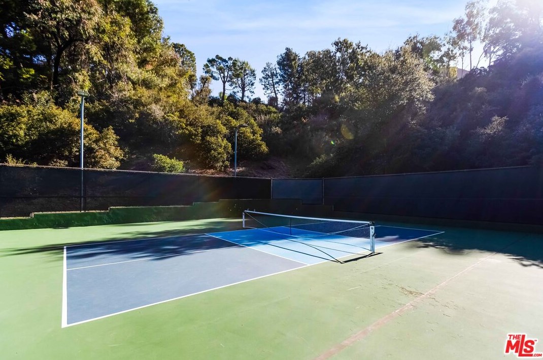 3009 Nicada Dr, Los Angeles CA  90077-2027 exterior