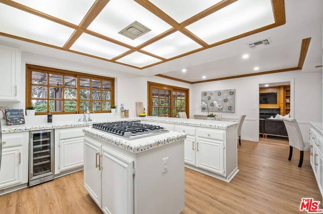 3009 Nicada Dr, Los Angeles CA  90077-2027 exterior