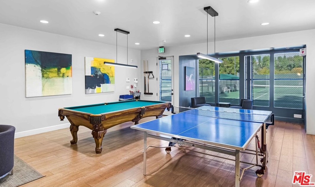 3009 Nicada Dr, Los Angeles CA  90077-2027 exterior