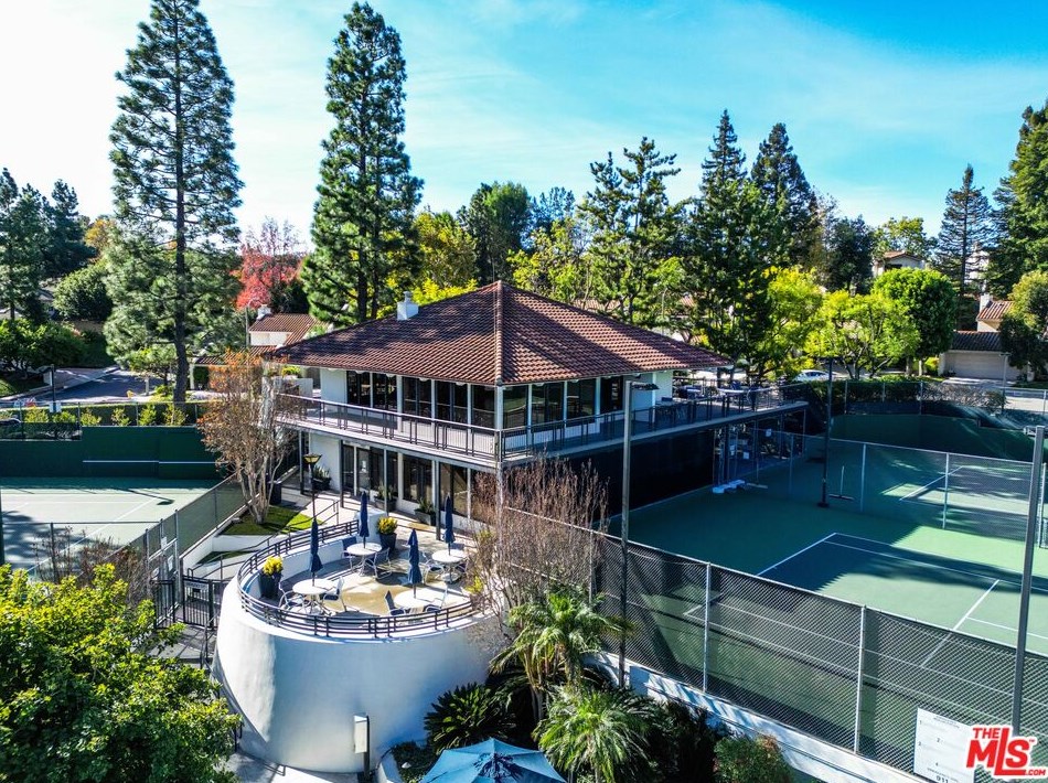 3009 Nicada Dr, Los Angeles CA  90077-2027 exterior