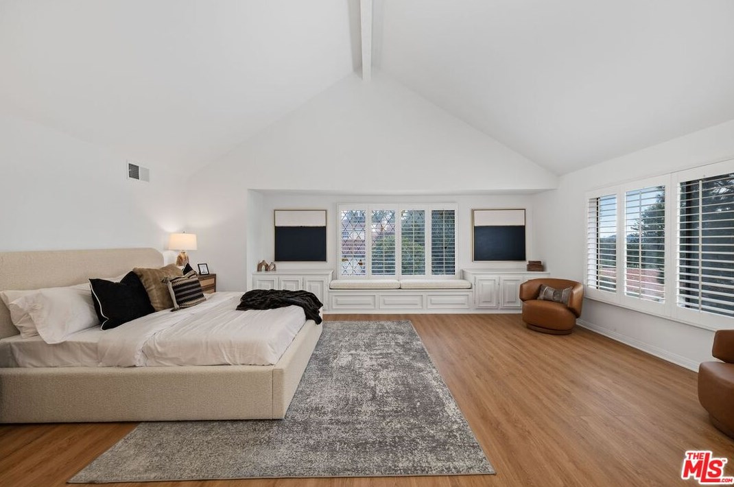 3009 Nicada Dr, Los Angeles CA  90077-2027 exterior