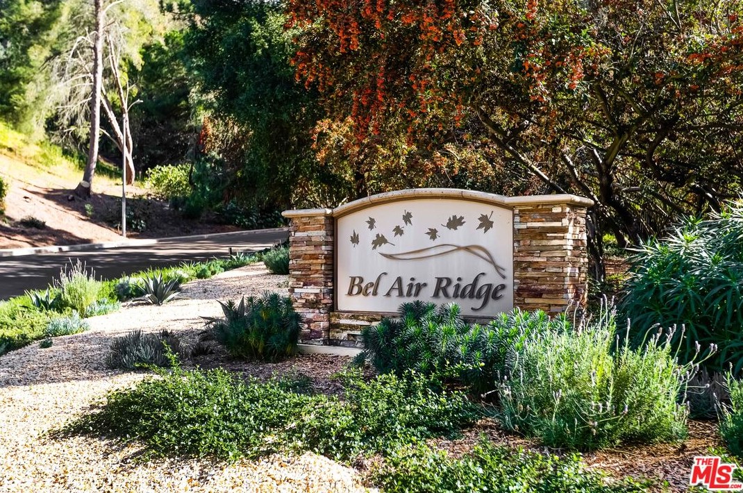 3009 Nicada Dr, Los Angeles CA  90077-2027 exterior