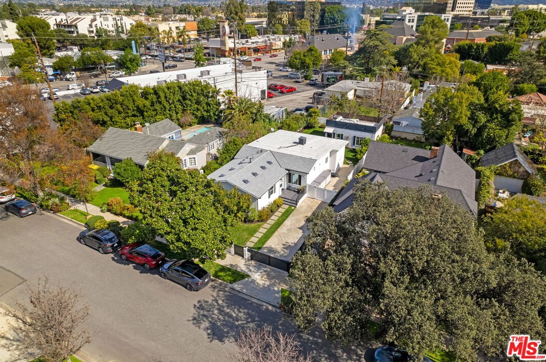 136 Valley St, Burbank, CA 91505-4035